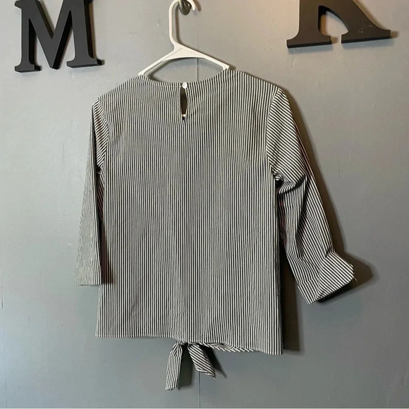 J.Jill Women’s Striped Tie Front Top 3/4 Sleeves Gray/White size small - Picture 7 of 8